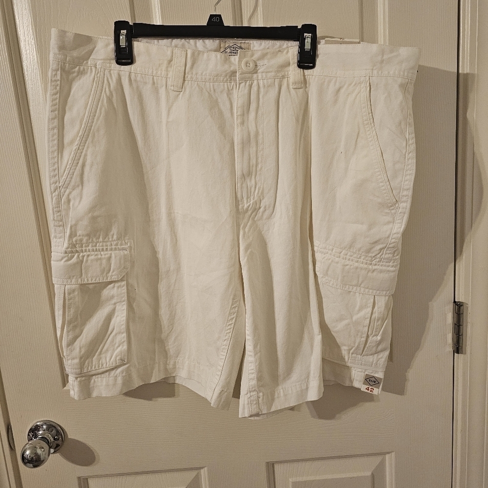 St. Johns Bay NWT Hiking Shorts Bundle Green And White Size 42